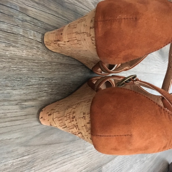 Shoes - Picture 2 of 4